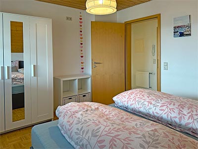 Schlafzimmer mit Doppelbett